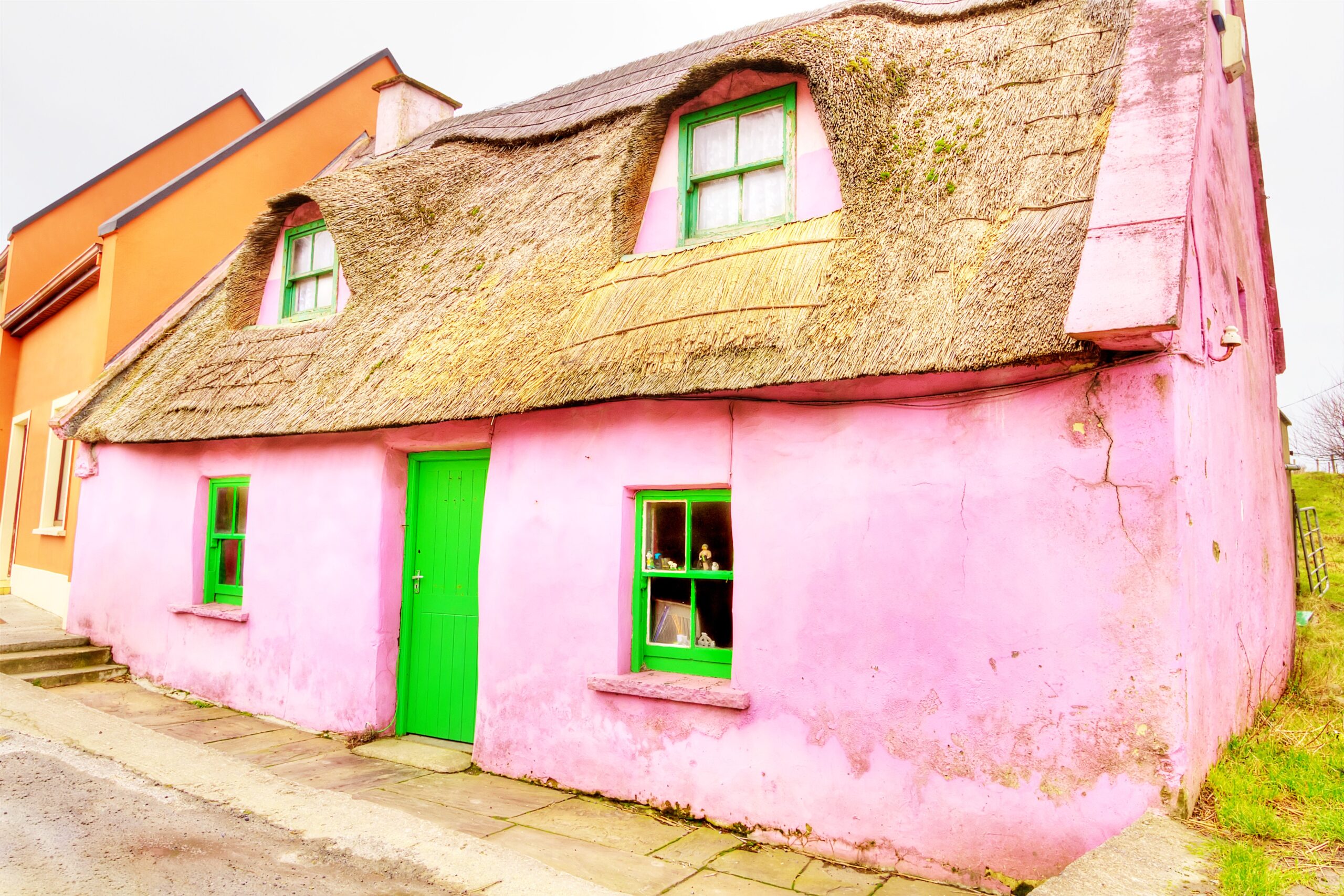 <img src="pink.jpg" alt="pink and green cottage ireland"/>