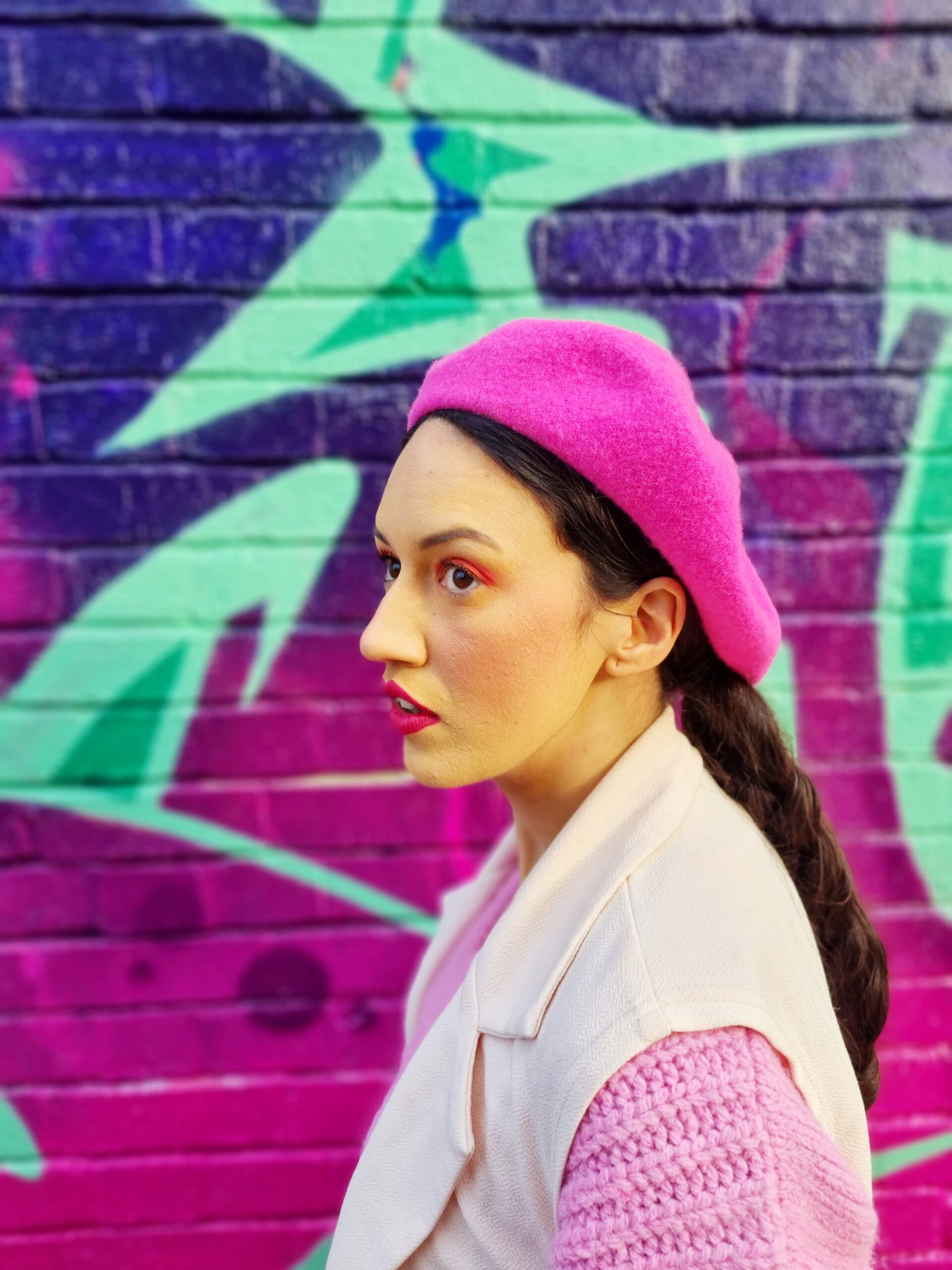 <img src="ana.jpg" alt="ana in pink beret and colourful clothes"/>
