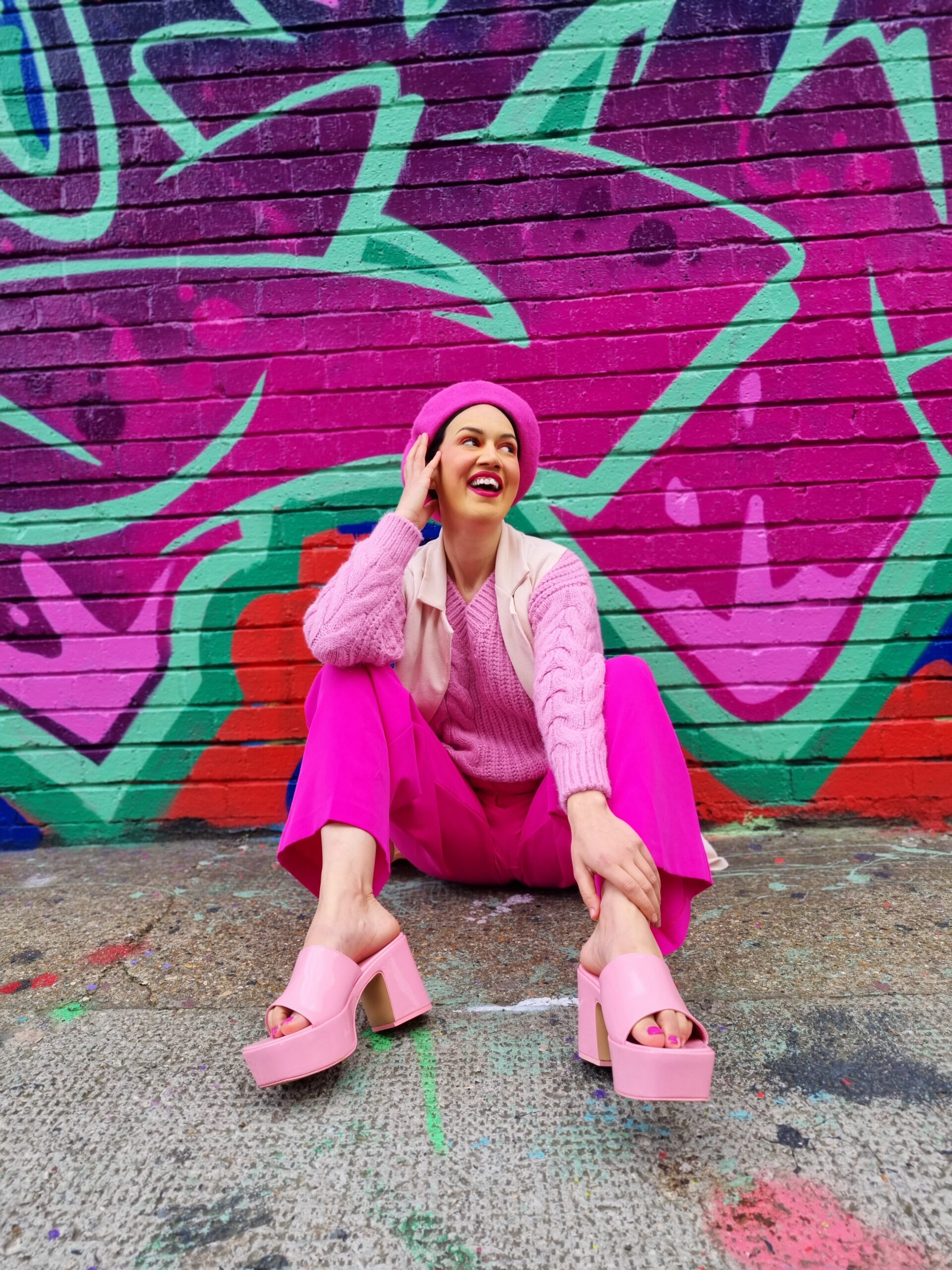 <img src="ana.jpg" alt="ana smiling in pink jumper and trousers"/>