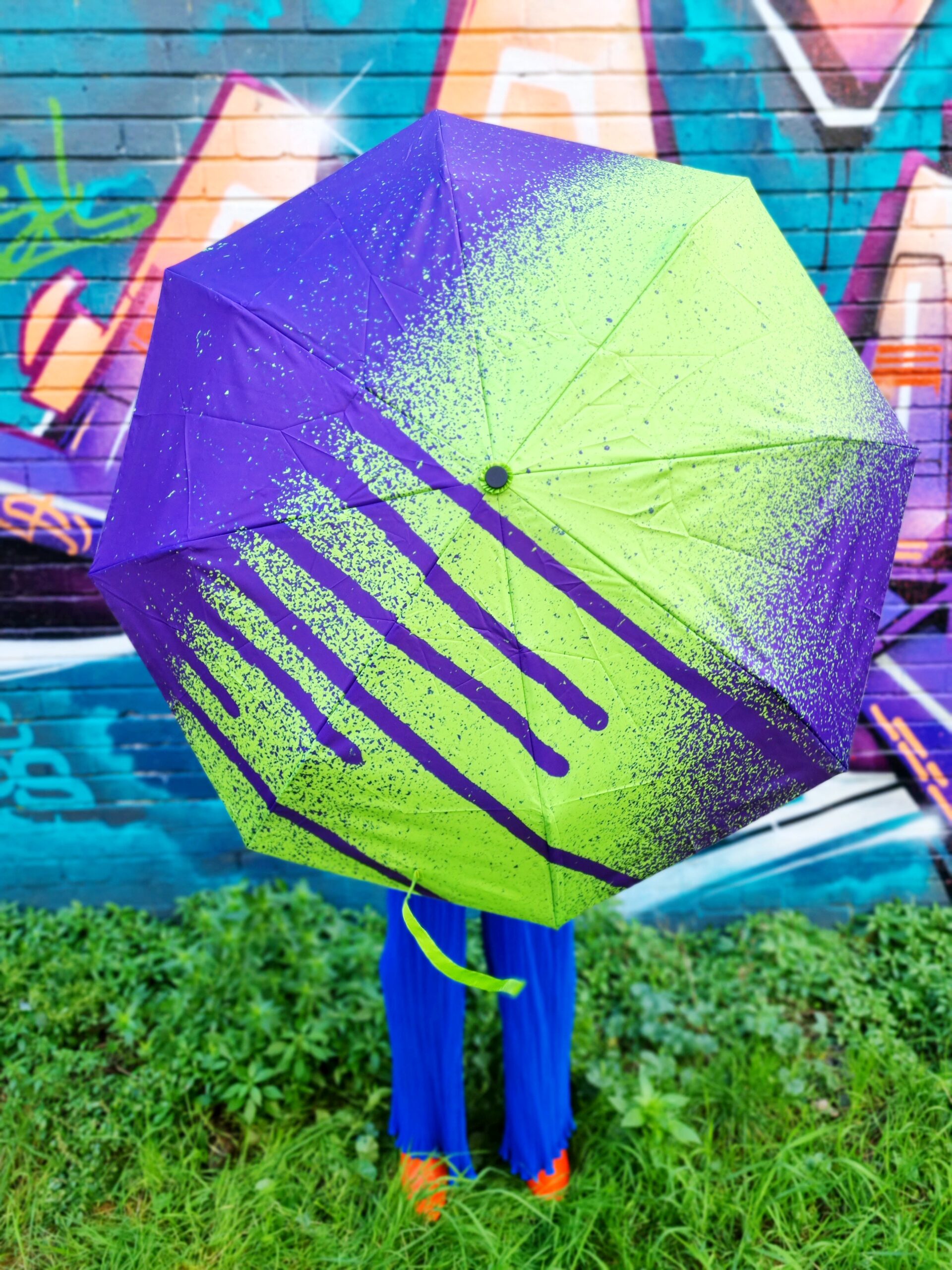 <img src="jumble.jpg" alt="jumble and co green and purple umbrella"/>