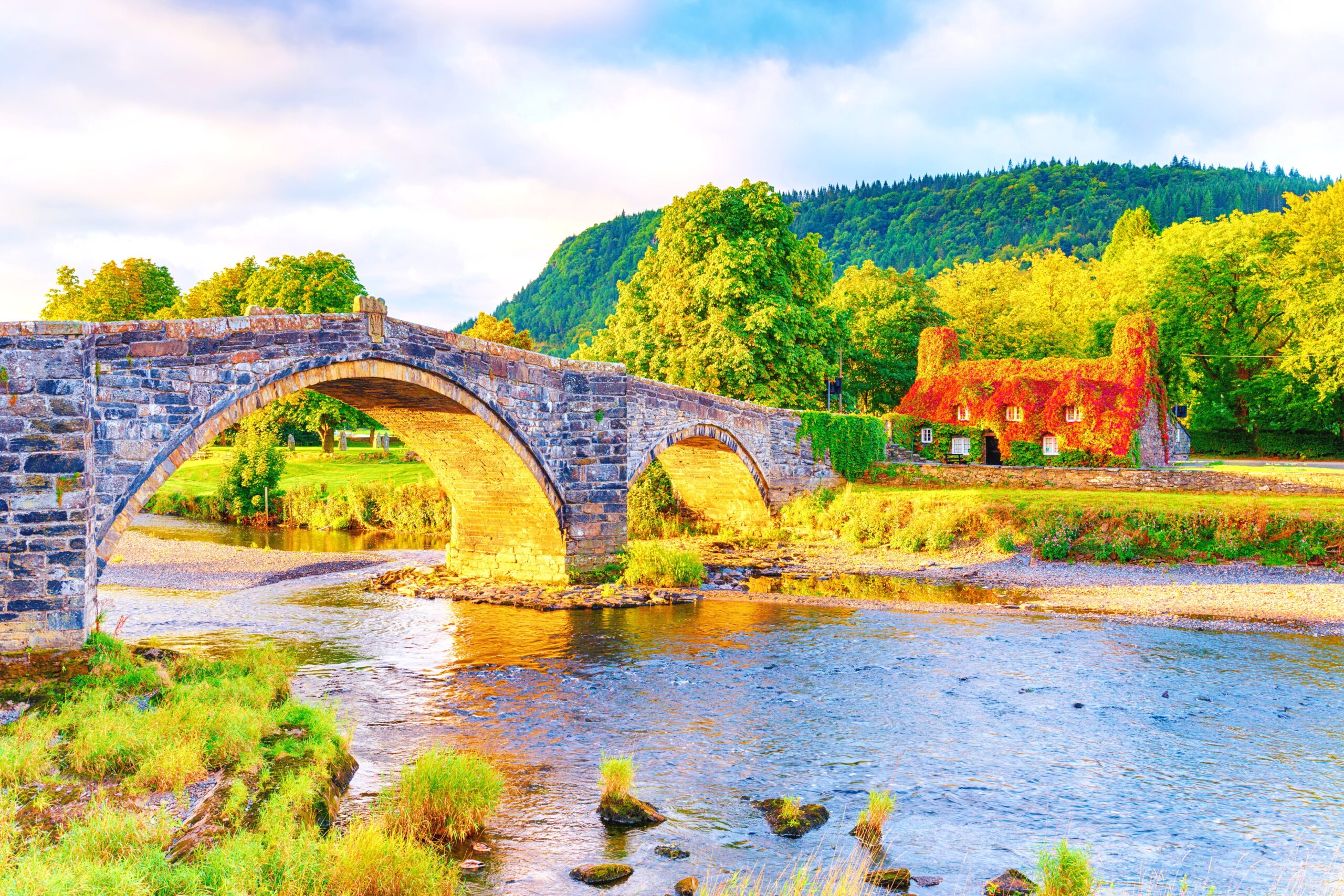 <img src="red.jpg" alt="red house in Wales by the river"/>