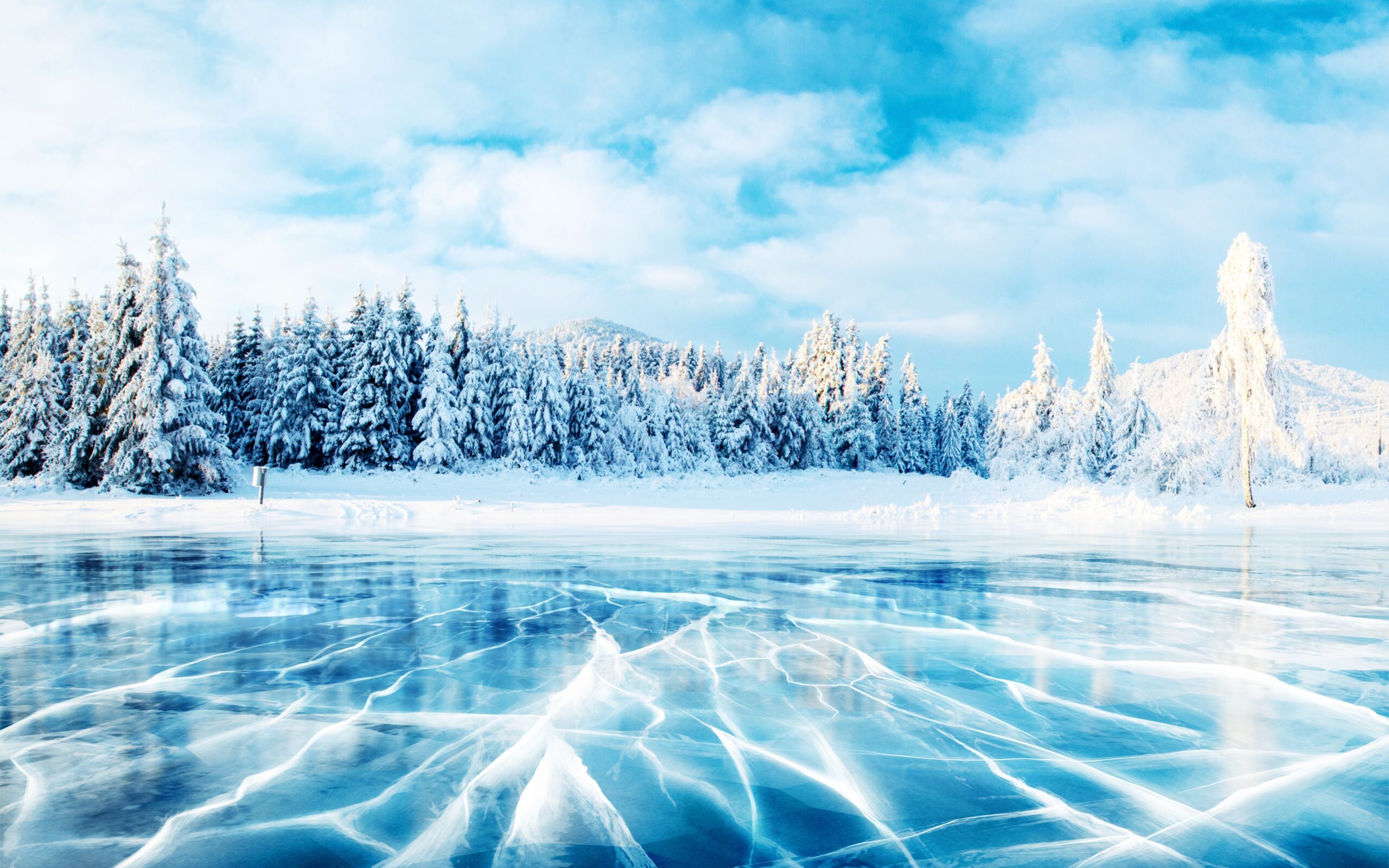 <img src="frozen.jpg" alt="frozen lake in carpathian ukraine"/>