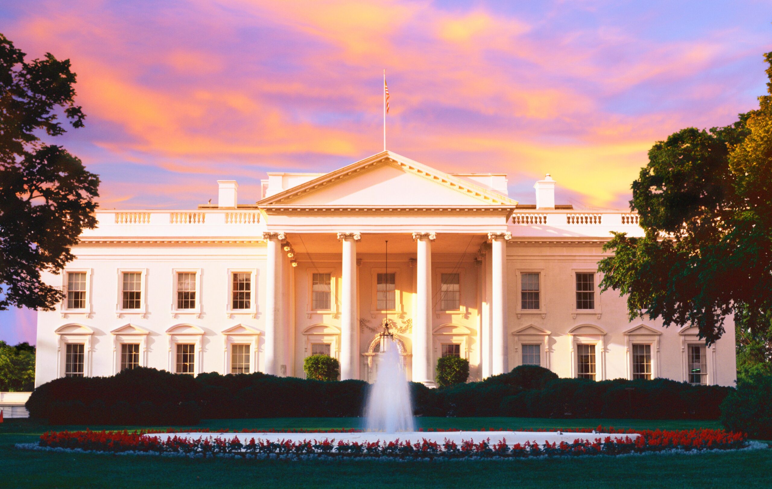 <img src="white house.jpg" alt="the white house luxury winter coach holidays"/>