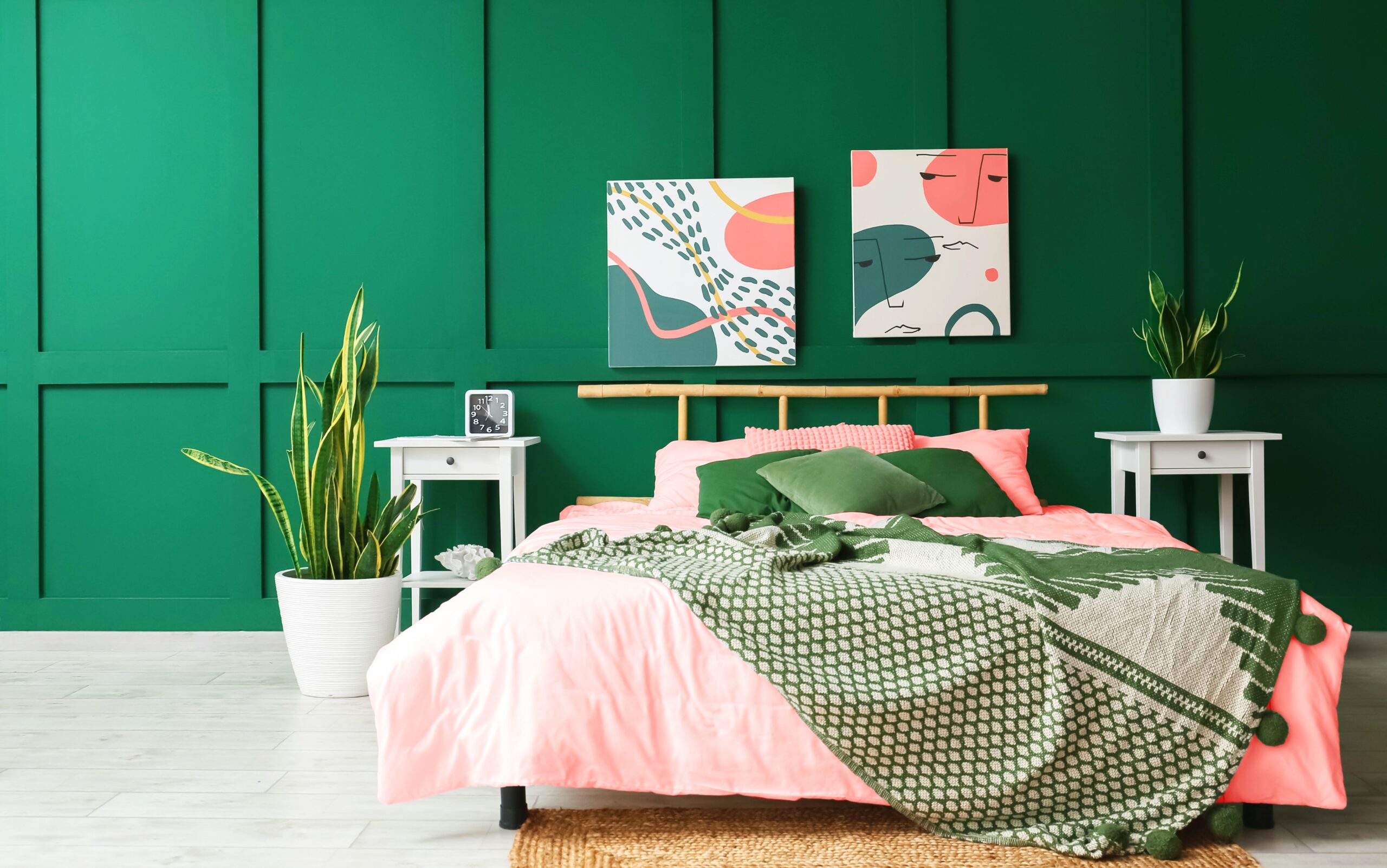 <img src="green.jpg" alt="green and pink art deco bedroom"/>