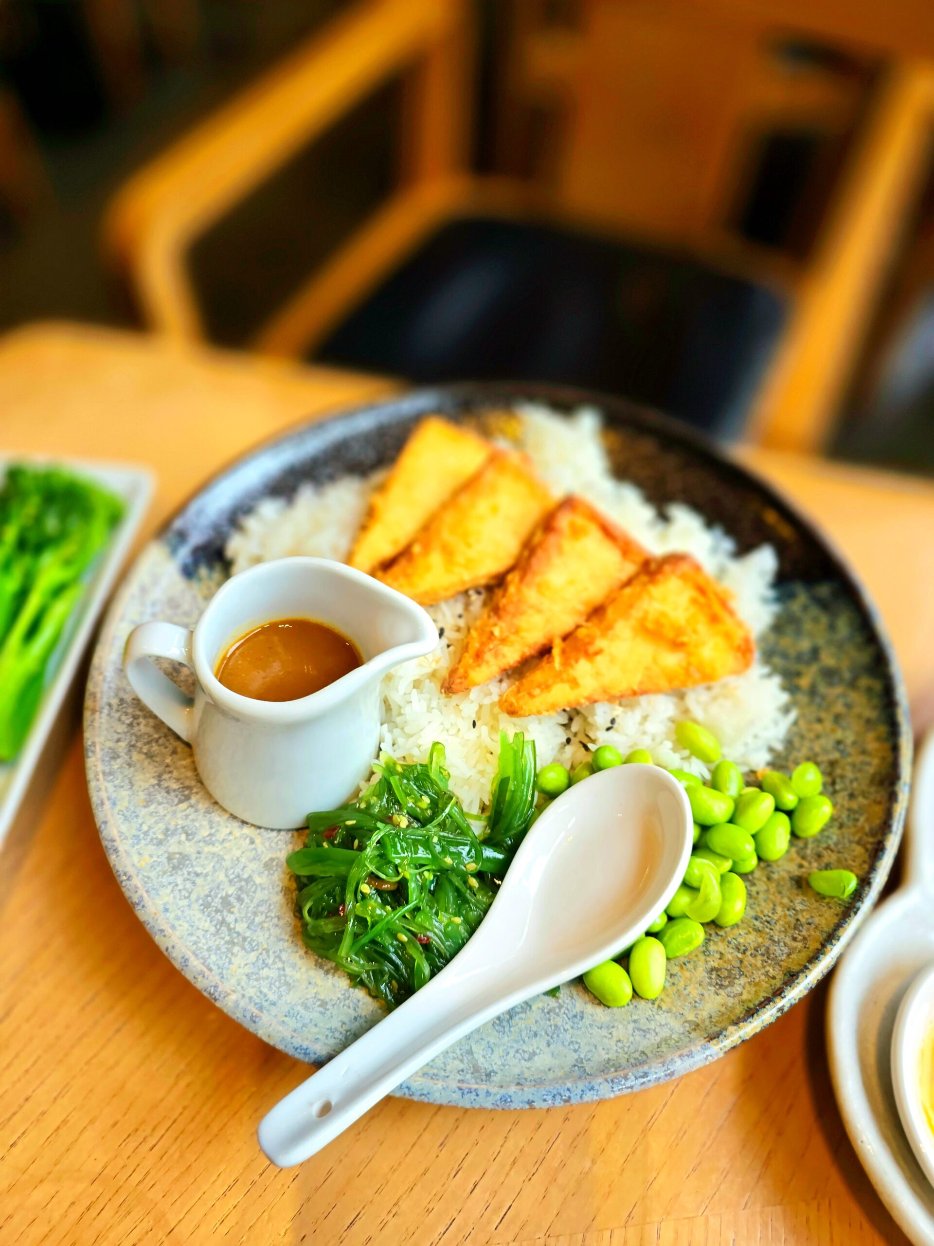 <img src="tofu curry.jpg" alt="tofu curry with jasmine rice"/>