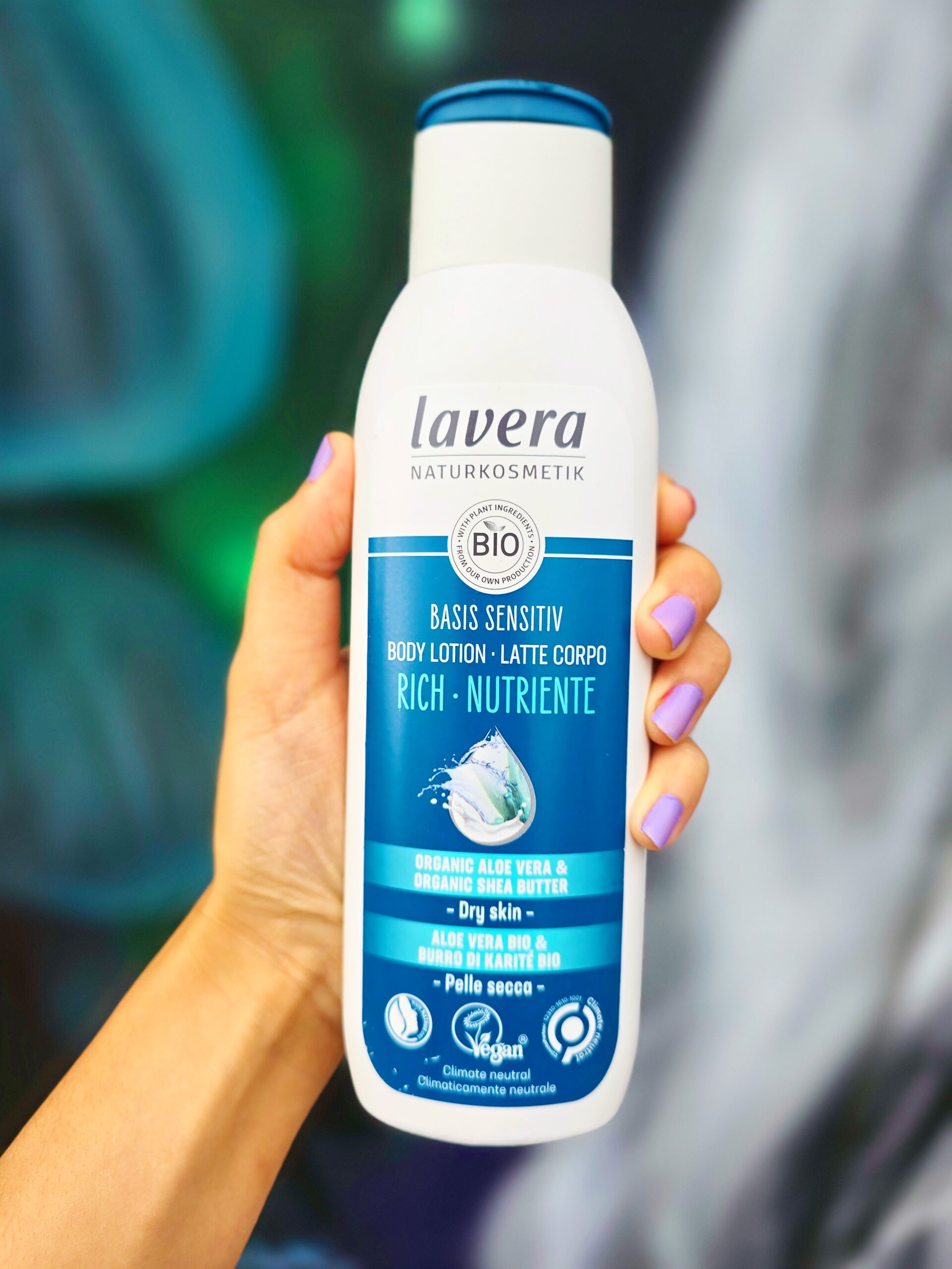 <img src="lavera.jpg" alt="lavera sensitive body milk vegan"/>