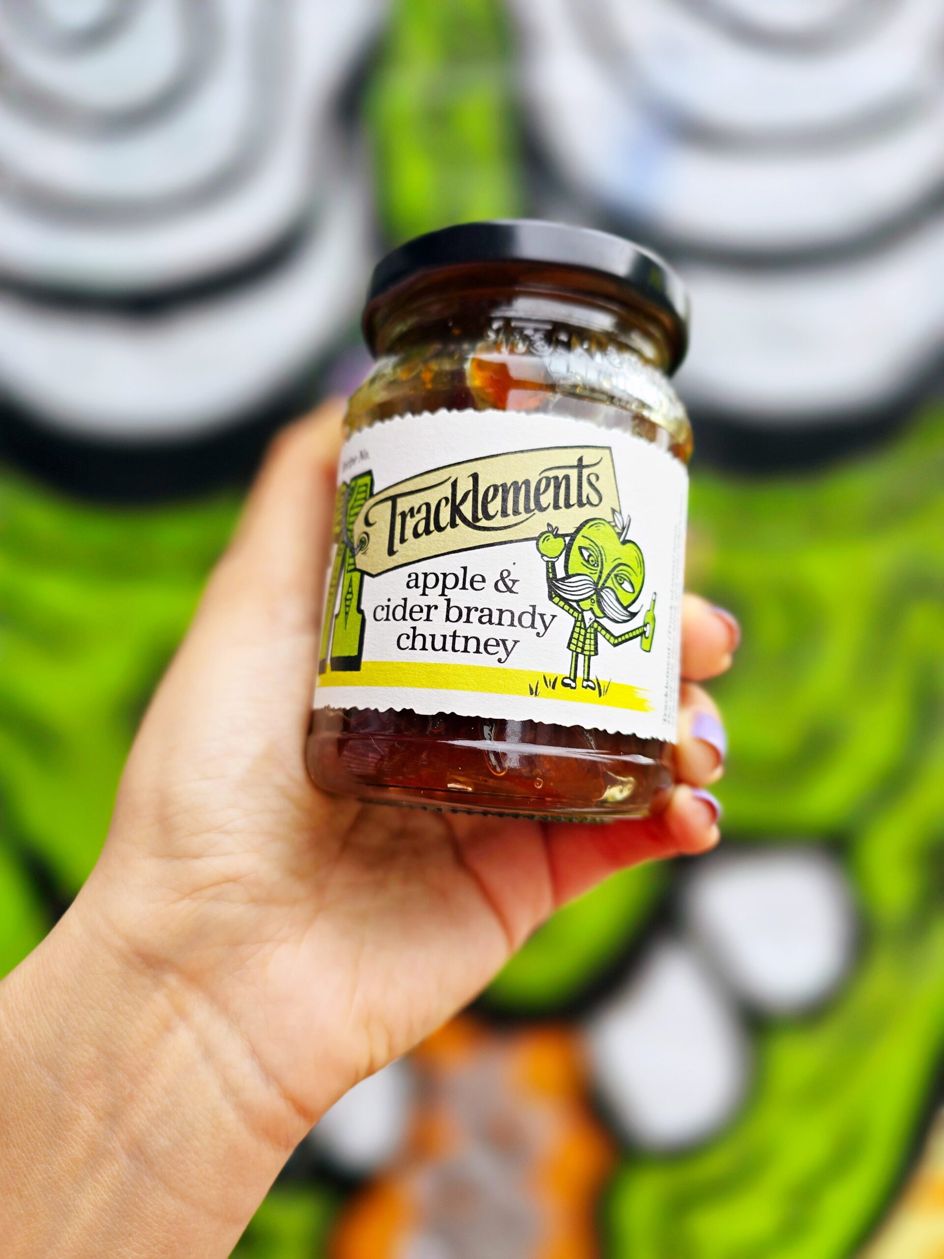 <img src="tracklements.jpg" alt="tracklements feel good christmas chutney"/>