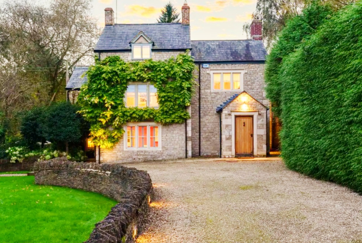 <img src="oddington.jpg" alt="oddington cottage cotswolds"/>