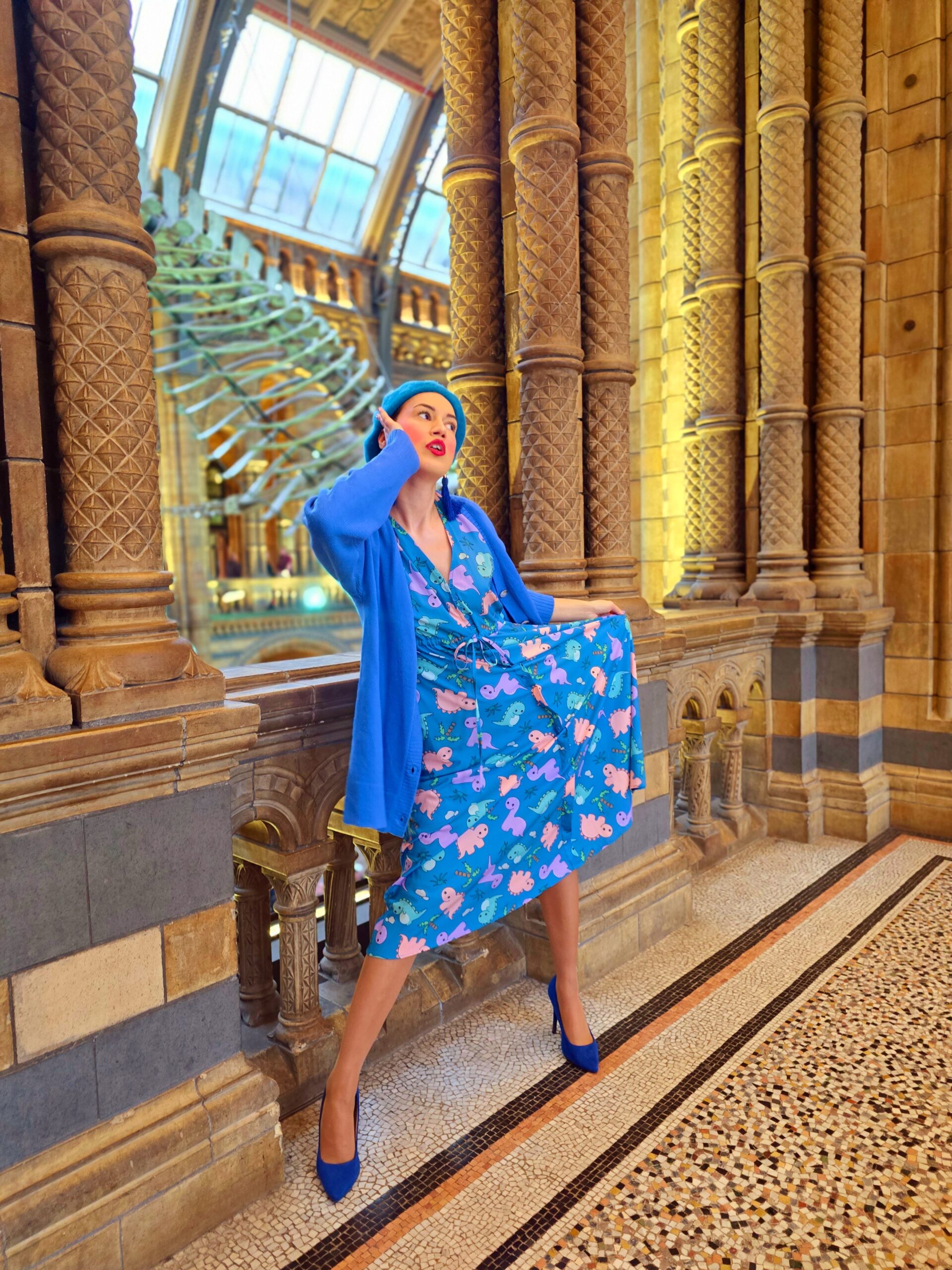 <img src="ana.jpg" alt="ana in blue beret and cardigan"/>