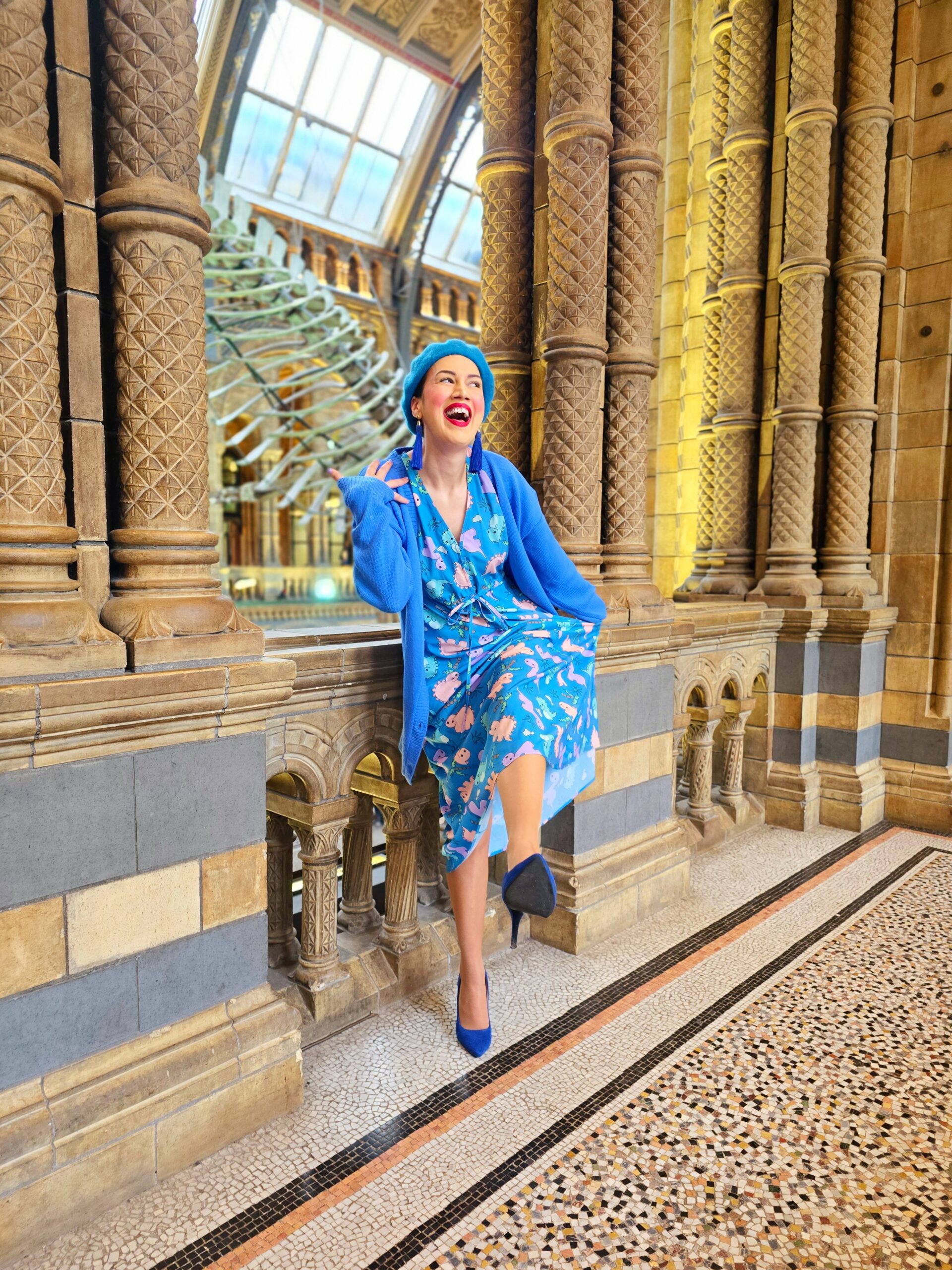 <img src="ana.jpg" alt="ana smiling in blue beret and heels"/>