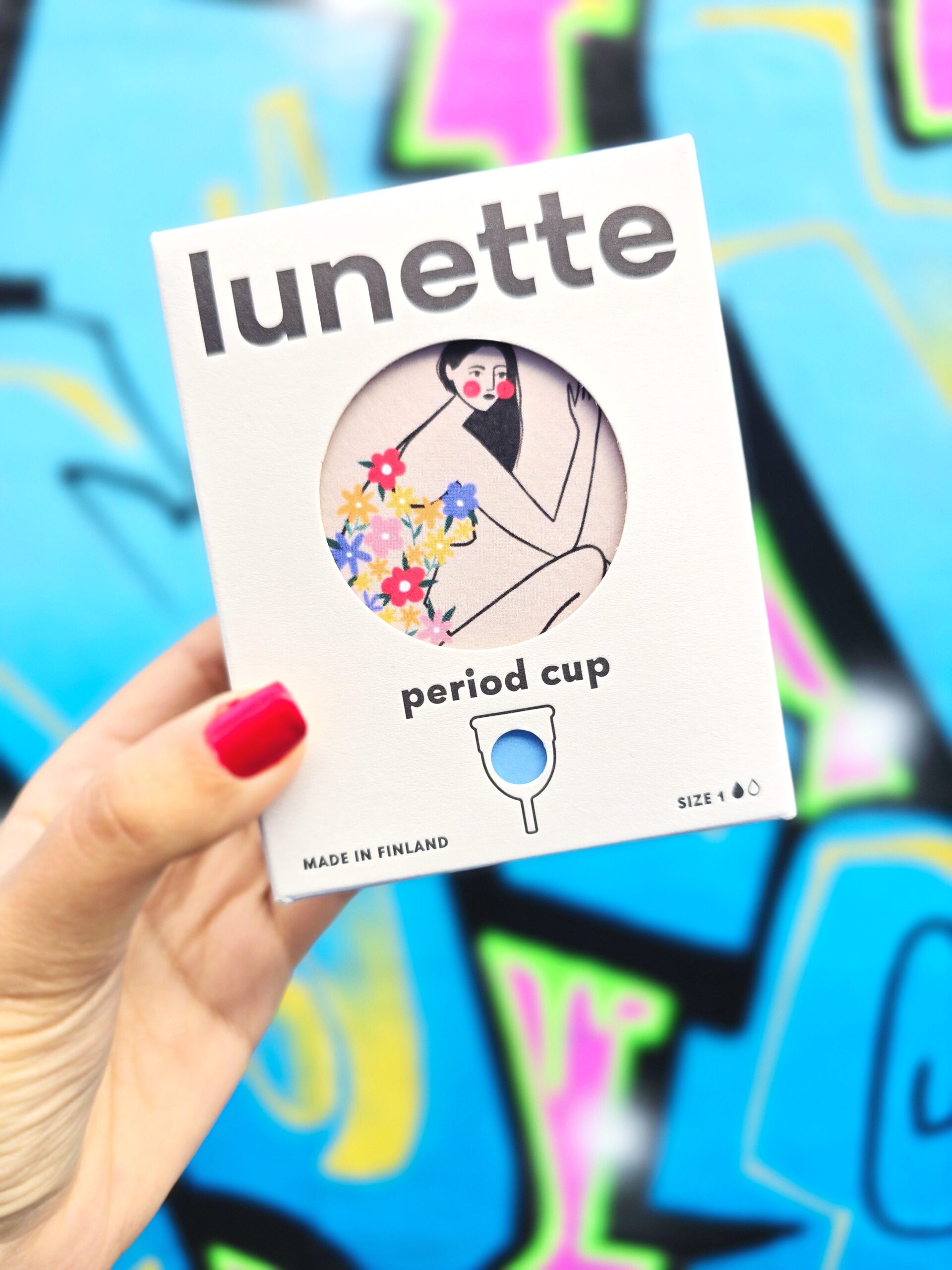 <img src="lunette.jpg" alt="lunette blue period cup"/> 