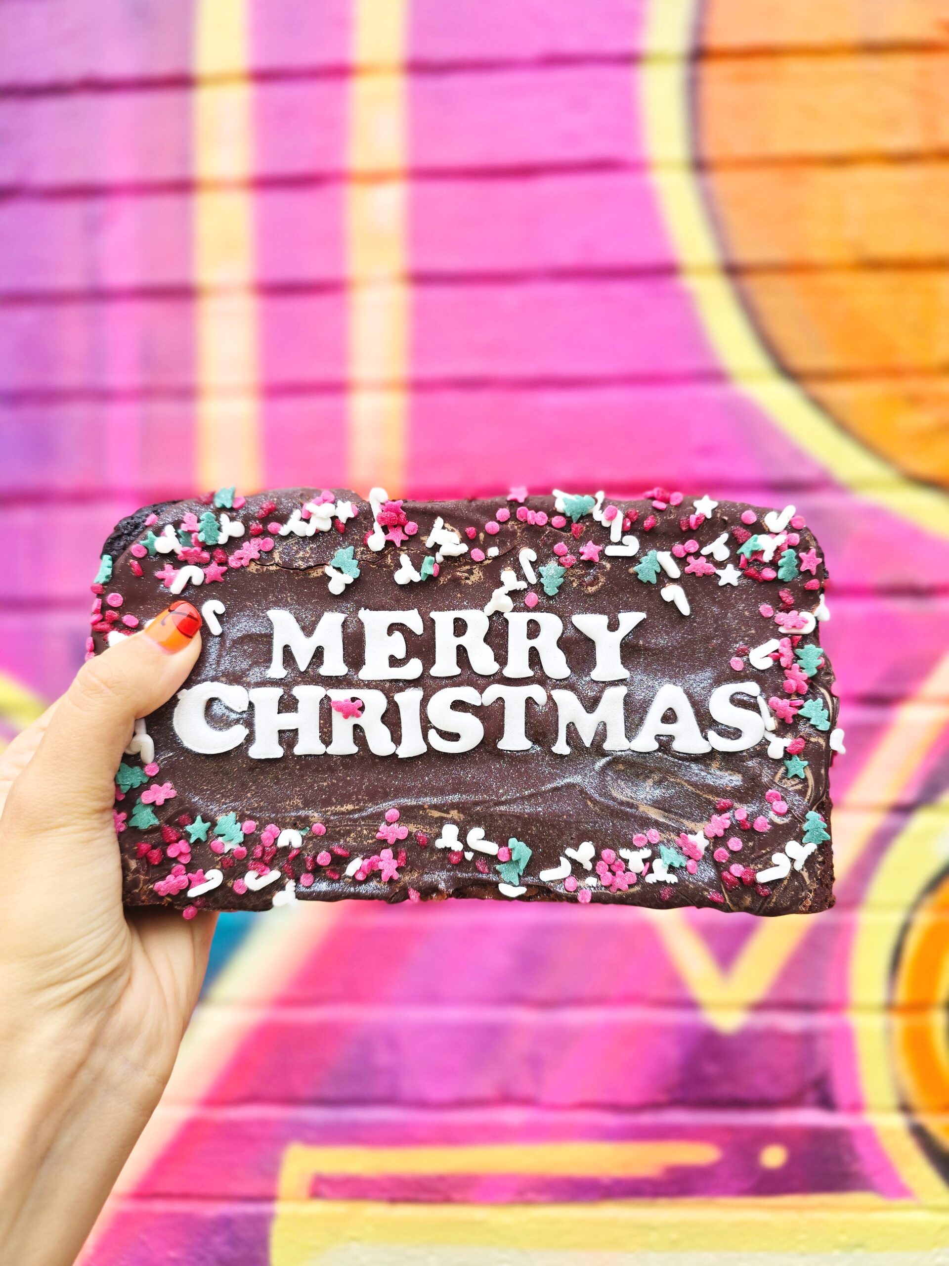 <img src="dark.jpg" alt="dark vegan chocolate brownie"/> 