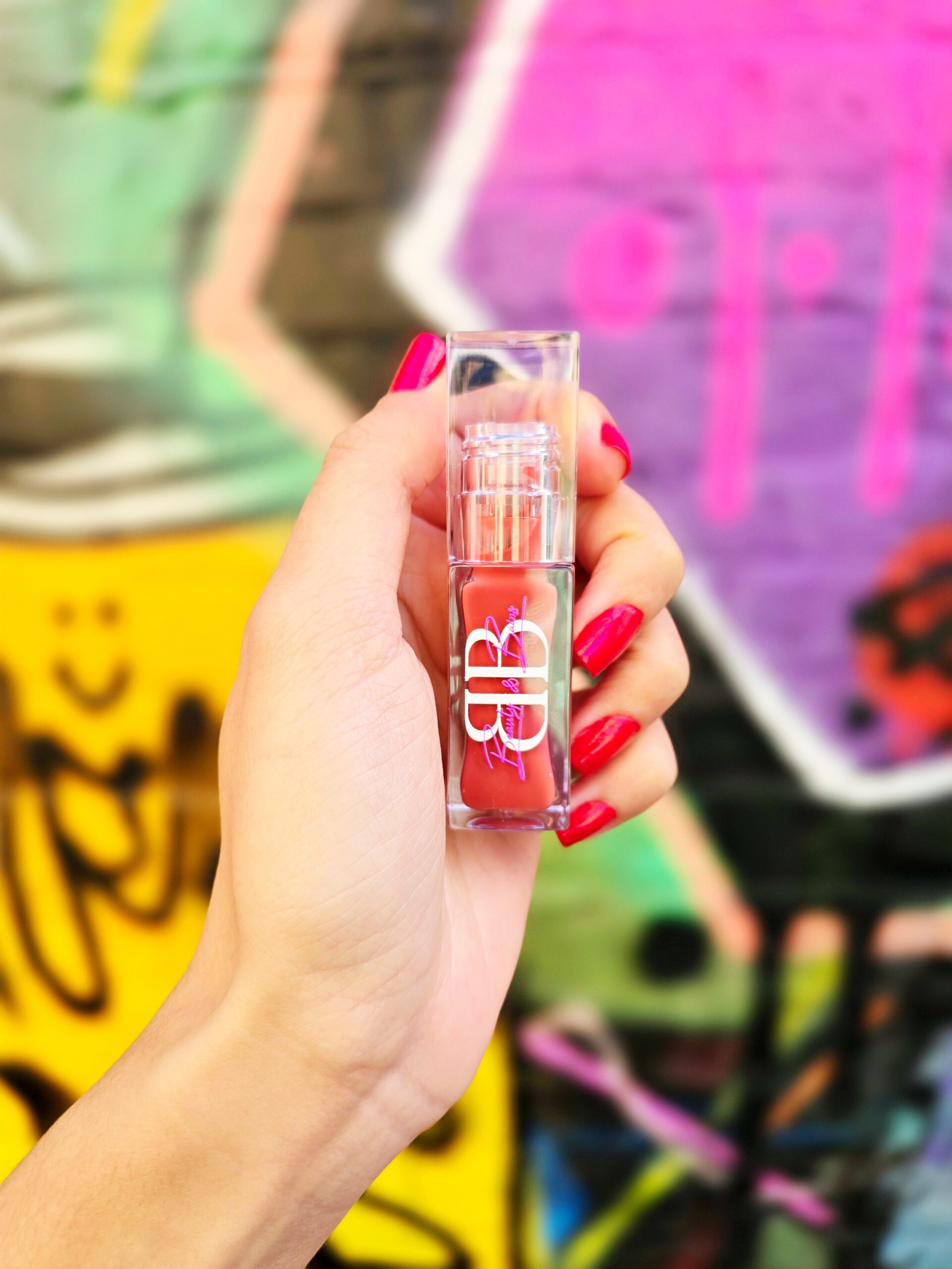 <img src="beauty.jpg" alt="beauty bains brown sheer lipgloss"/> 