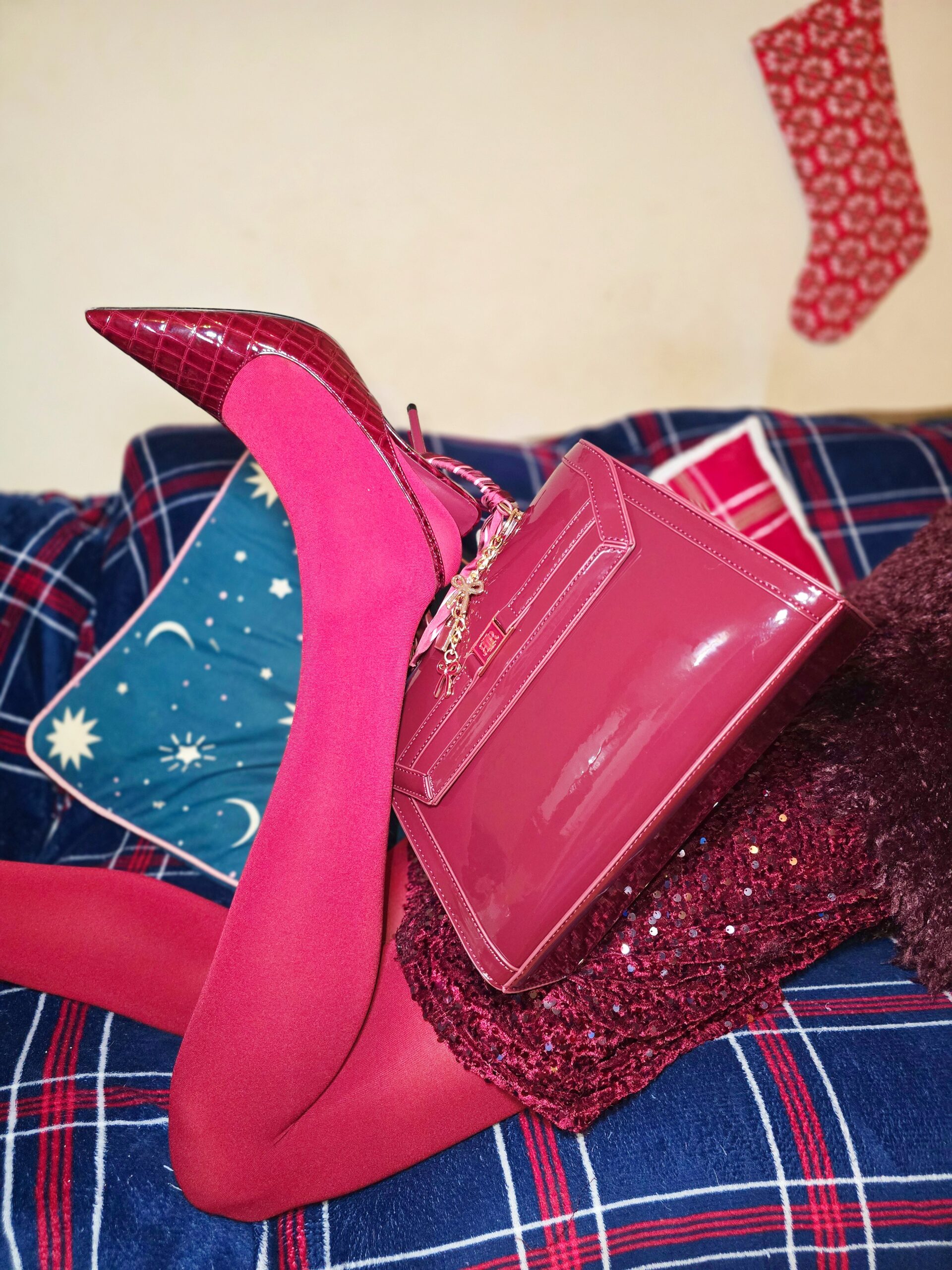 <img src="burgundy.jpg" alt="burgundy sequin dress and kitten heels"/> 