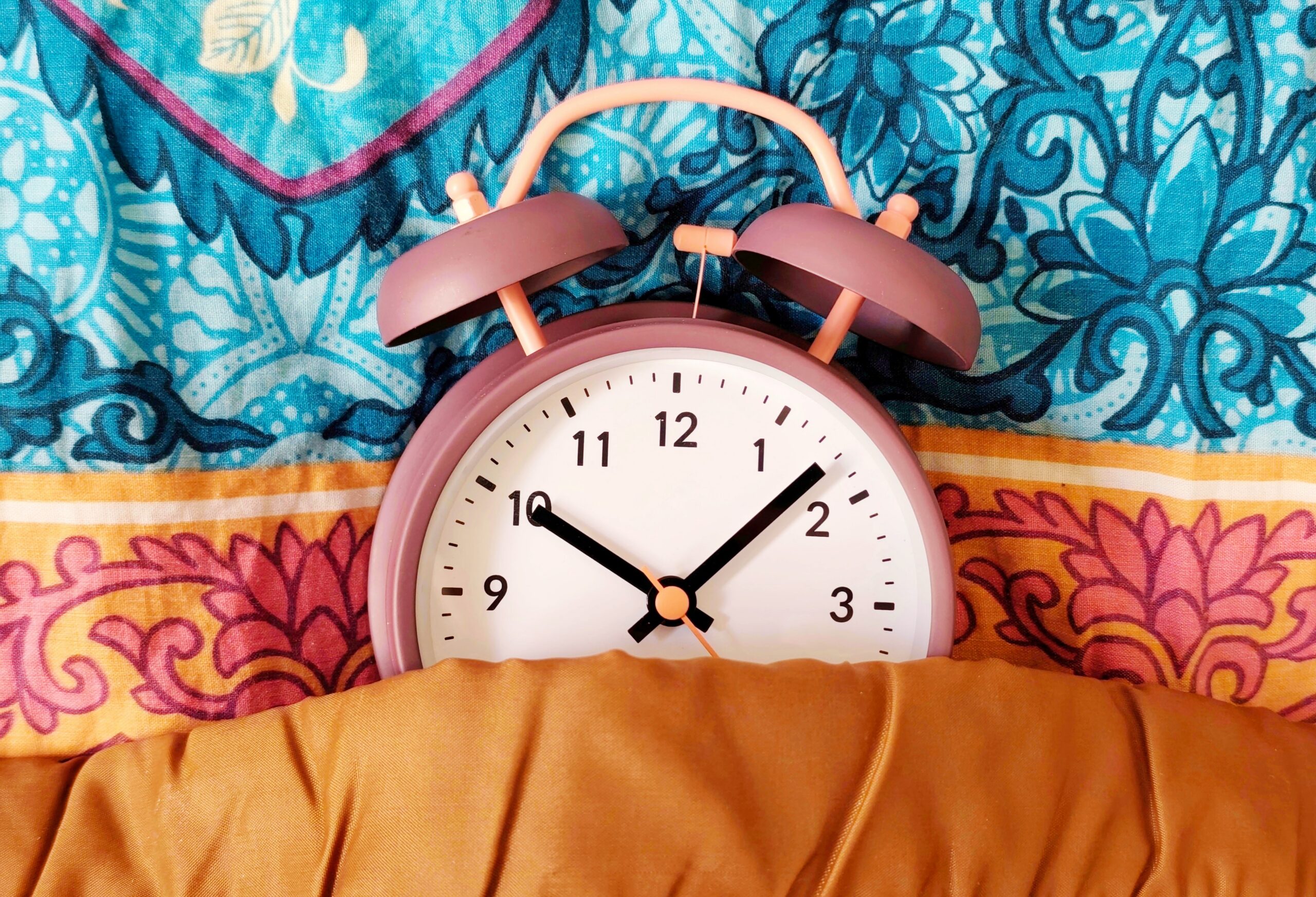 <img src="alarmjpg" alt="alarm clock in colourful duvet"/> 
