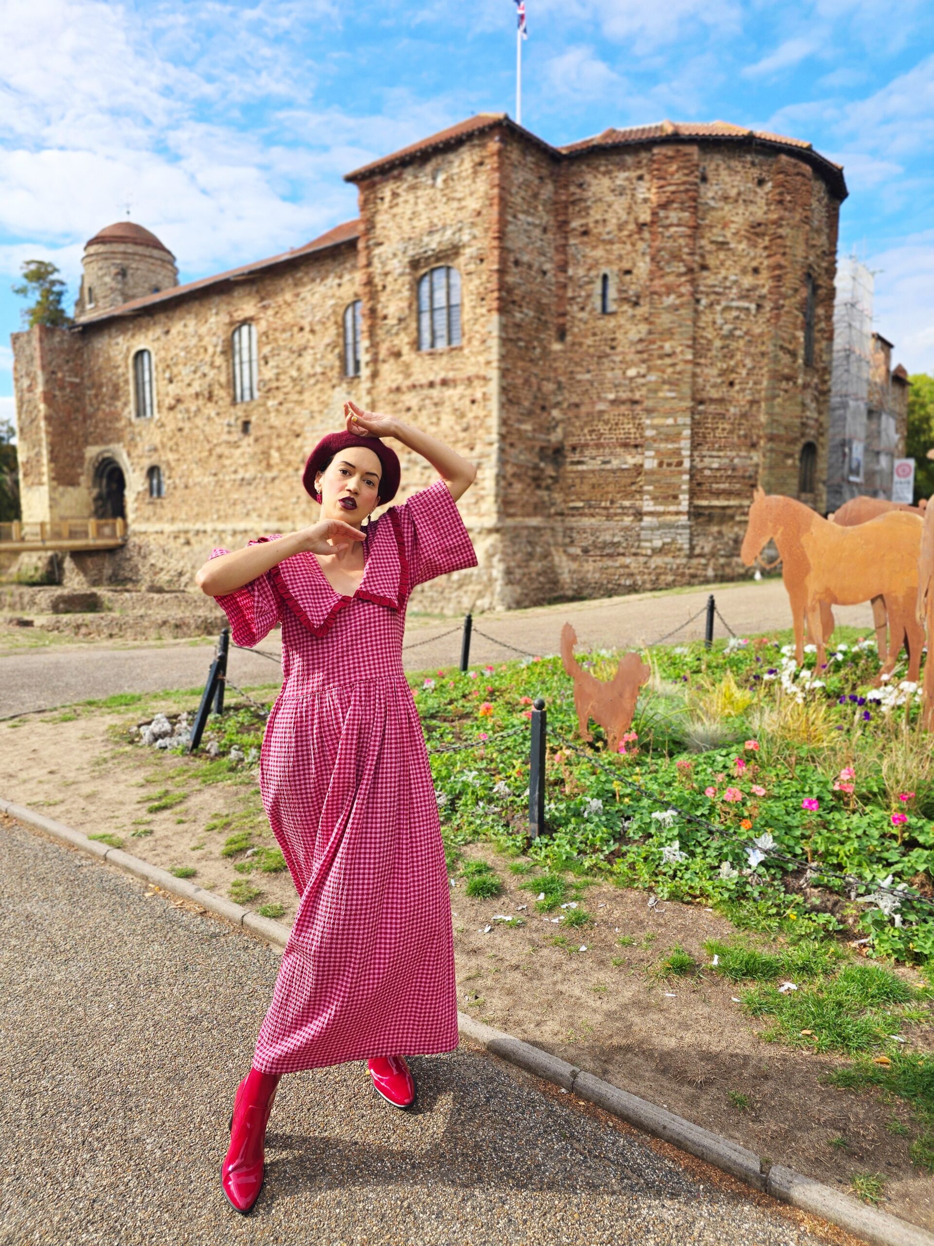 <img src="how.jpg" alt="how to dress for a city break in essex"/>