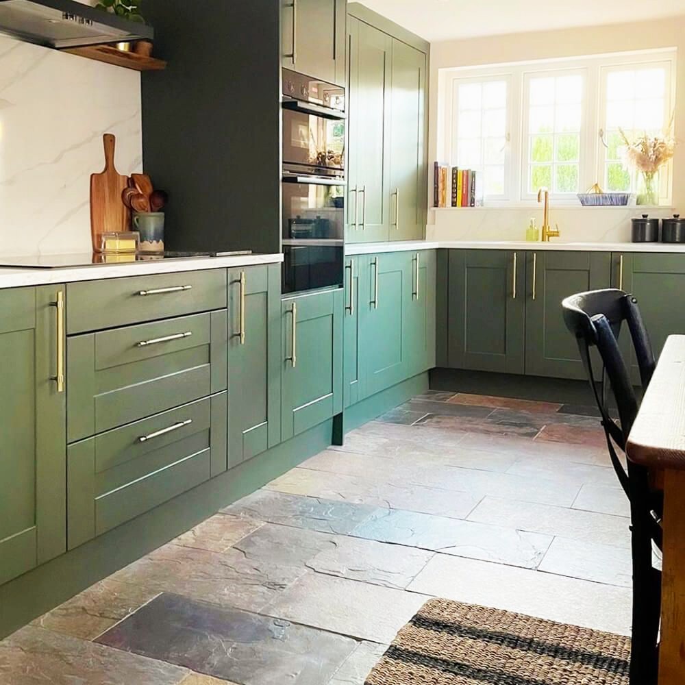 <img src="green.jpg" alt="green kitchen with stone floor"/> 