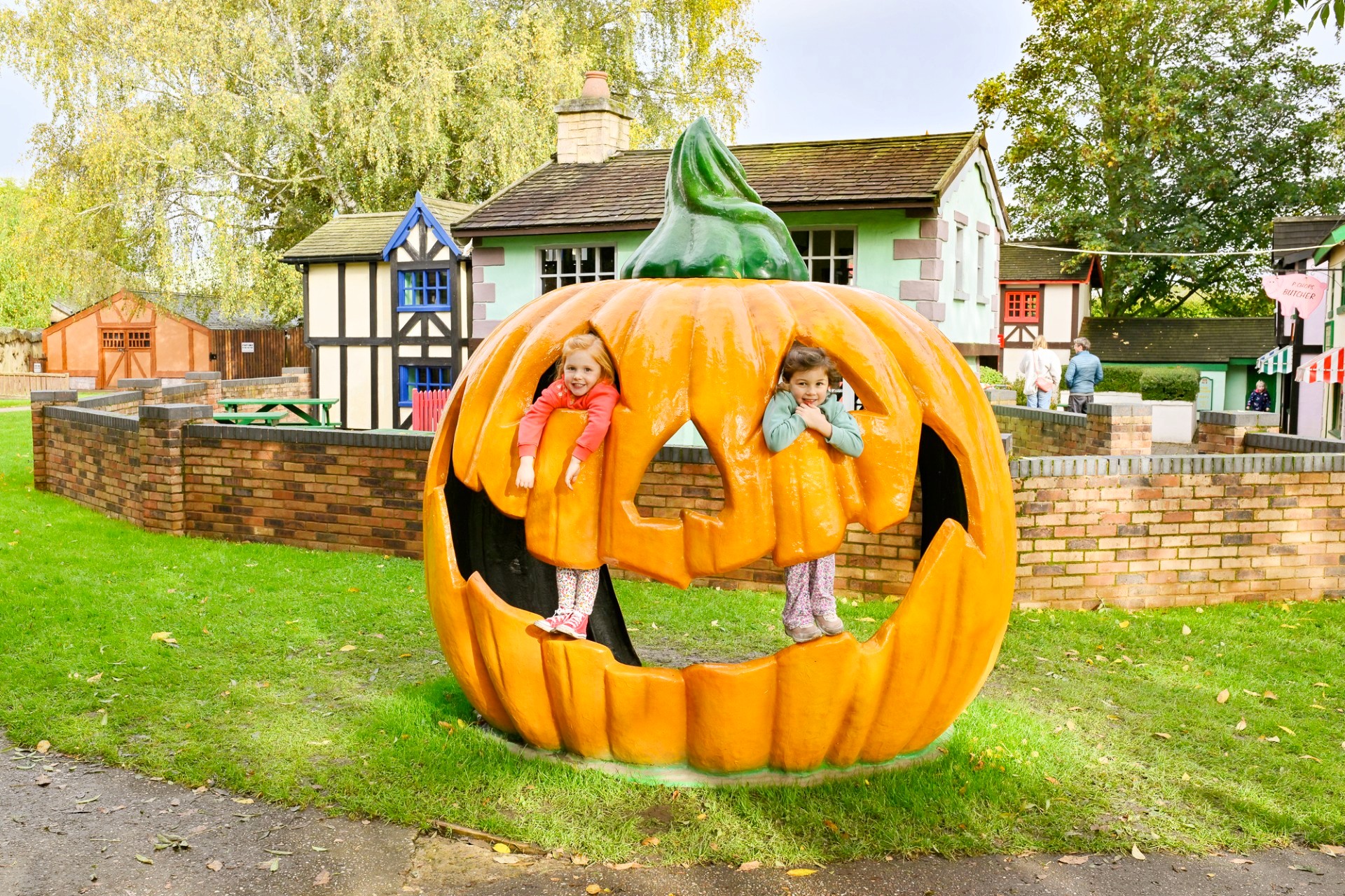 <img src="sundown.jpg" alt="sundown adventure park for kids"/> 